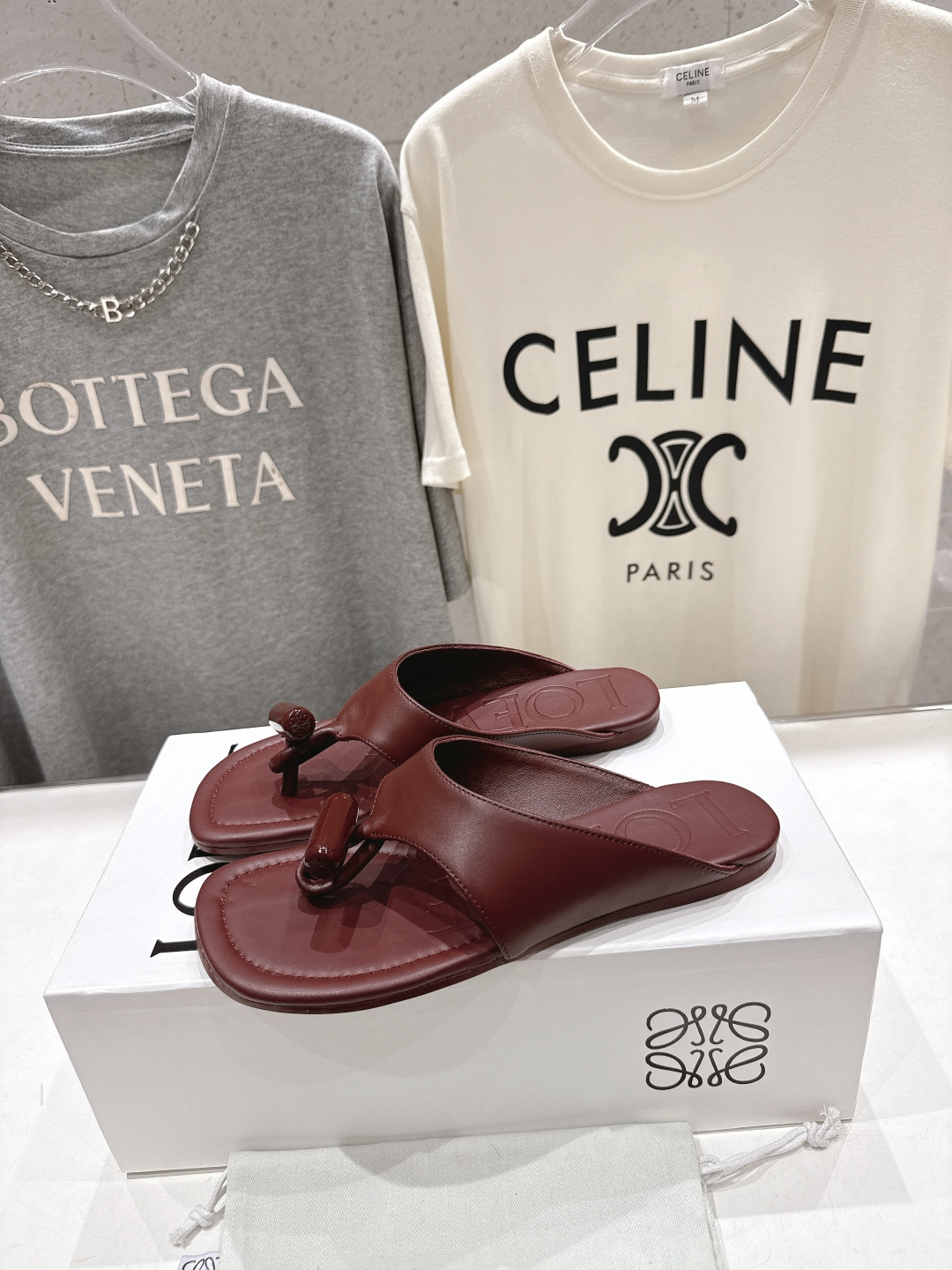 高版本出厂 LOEWE/罗意威2026ss/F036新品平底人字拖沙滩夹脚拖鞋～小红书、外网火爆款最近大