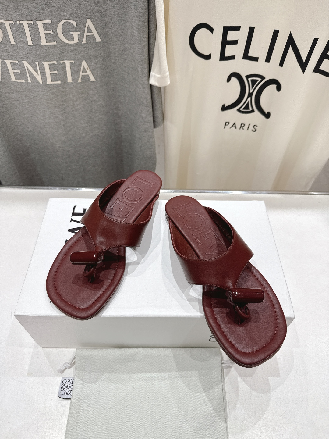 高版本出厂 LOEWE/罗意威2026ss/F036新品平底人字拖沙滩夹脚拖鞋～小红书、外网火爆款最近大