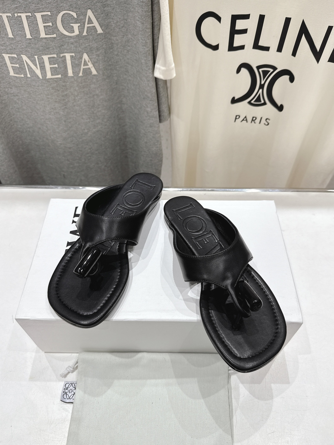 高版本出厂 LOEWE/罗意威2026ss/F036新品平底人字拖沙滩夹脚拖鞋～小红书、外网火爆款最近大