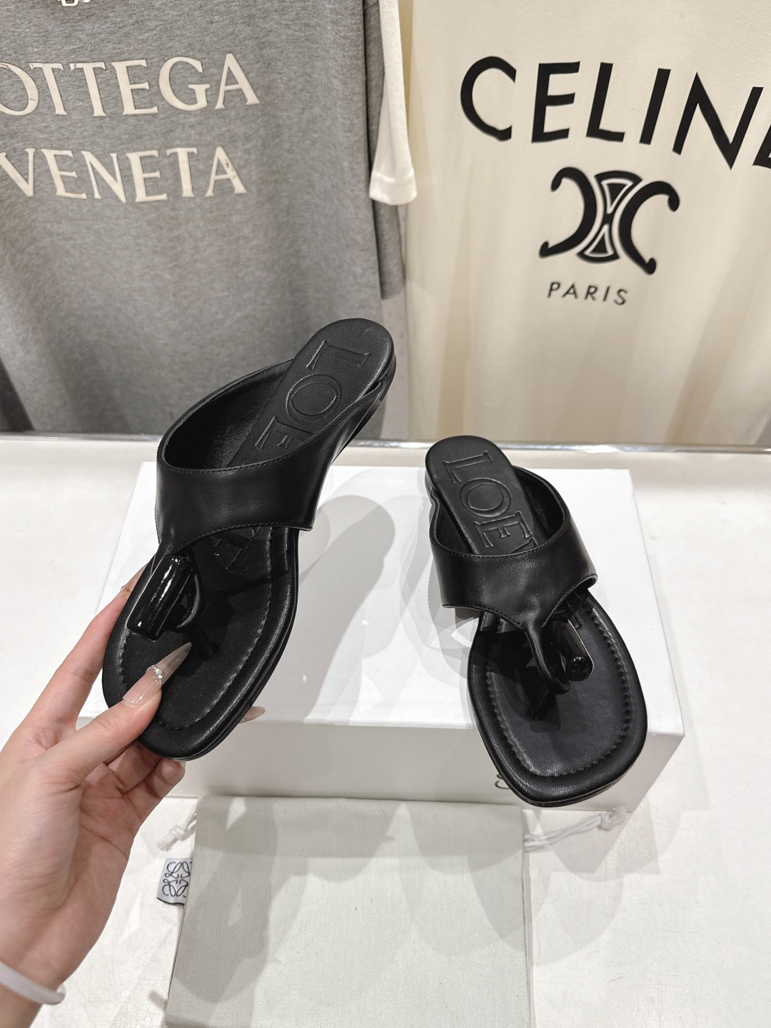 高版本出厂 LOEWE/罗意威2026ss/F036新品平底人字拖沙滩夹脚拖鞋～小红书、外网火爆款最近大