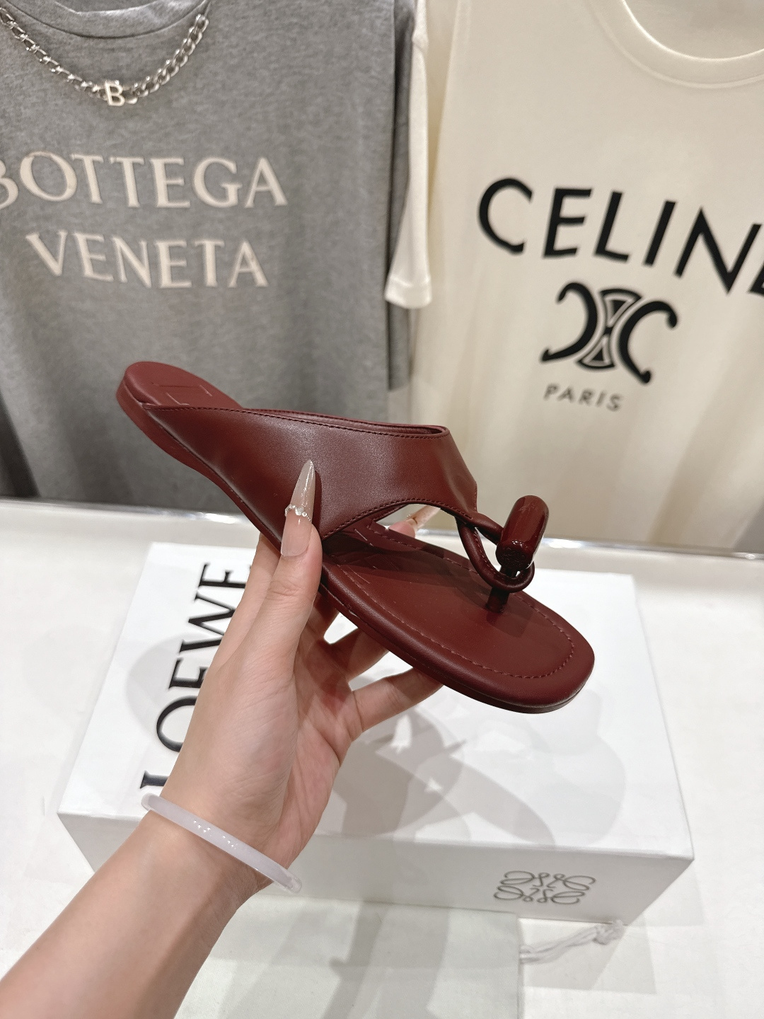 高版本出厂 LOEWE/罗意威2026ss/F036新品平底人字拖沙滩夹脚拖鞋～小红书、外网火爆款最近大