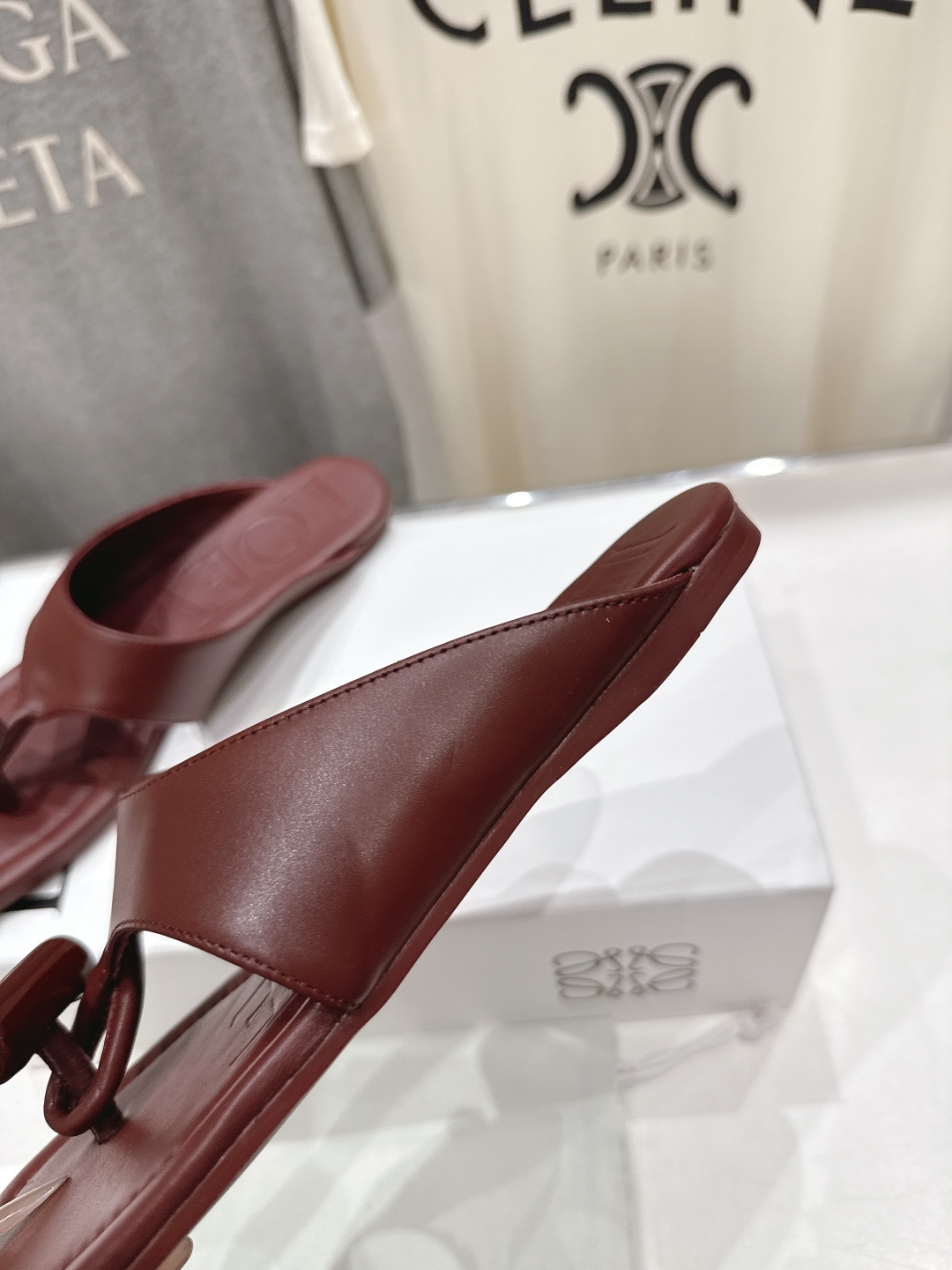 高版本出厂 LOEWE/罗意威2026ss/F036新品平底人字拖沙滩夹脚拖鞋～小红书、外网火爆款最近大