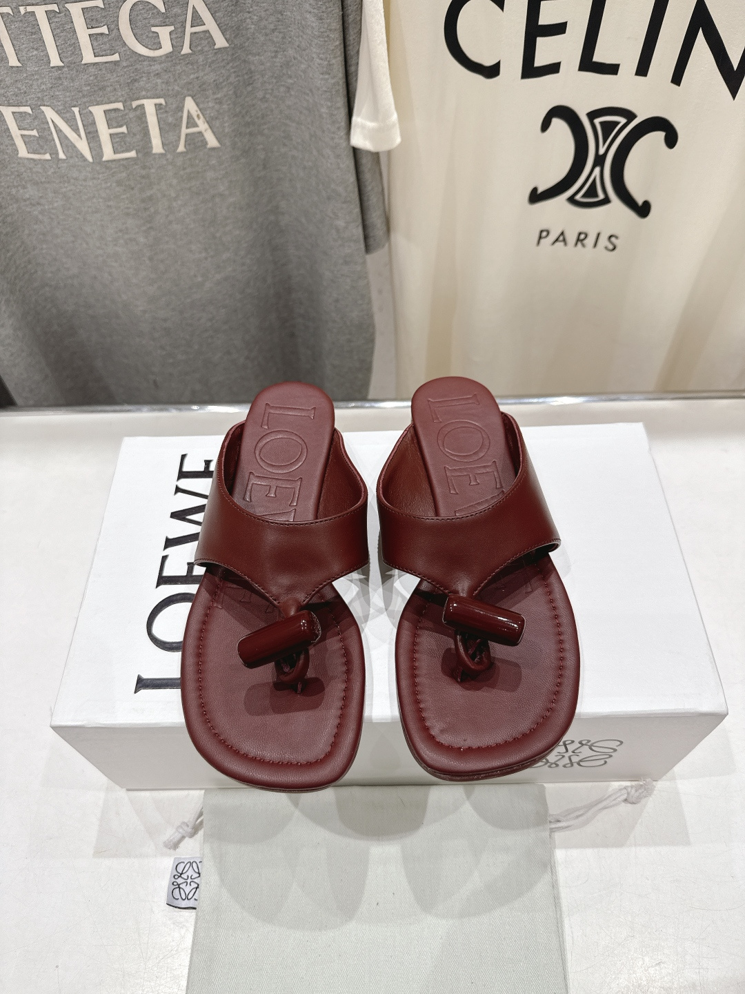 高版本出厂 LOEWE/罗意威2026ss/F036新品平底人字拖沙滩夹脚拖鞋～小红书、外网火爆款最近大