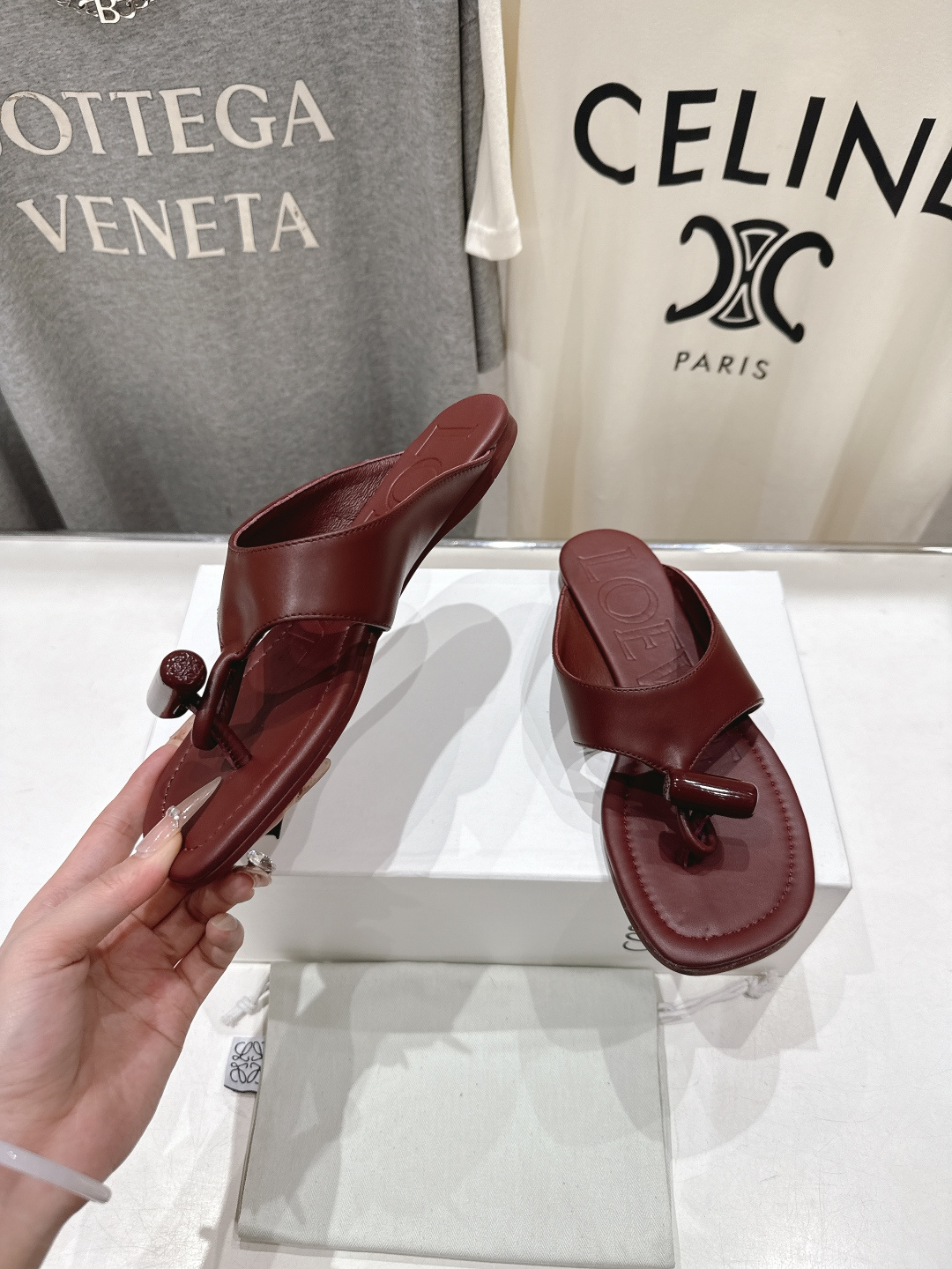 高版本出厂 LOEWE/罗意威2026ss/F036新品平底人字拖沙滩夹脚拖鞋～小红书、外网火爆款最近大