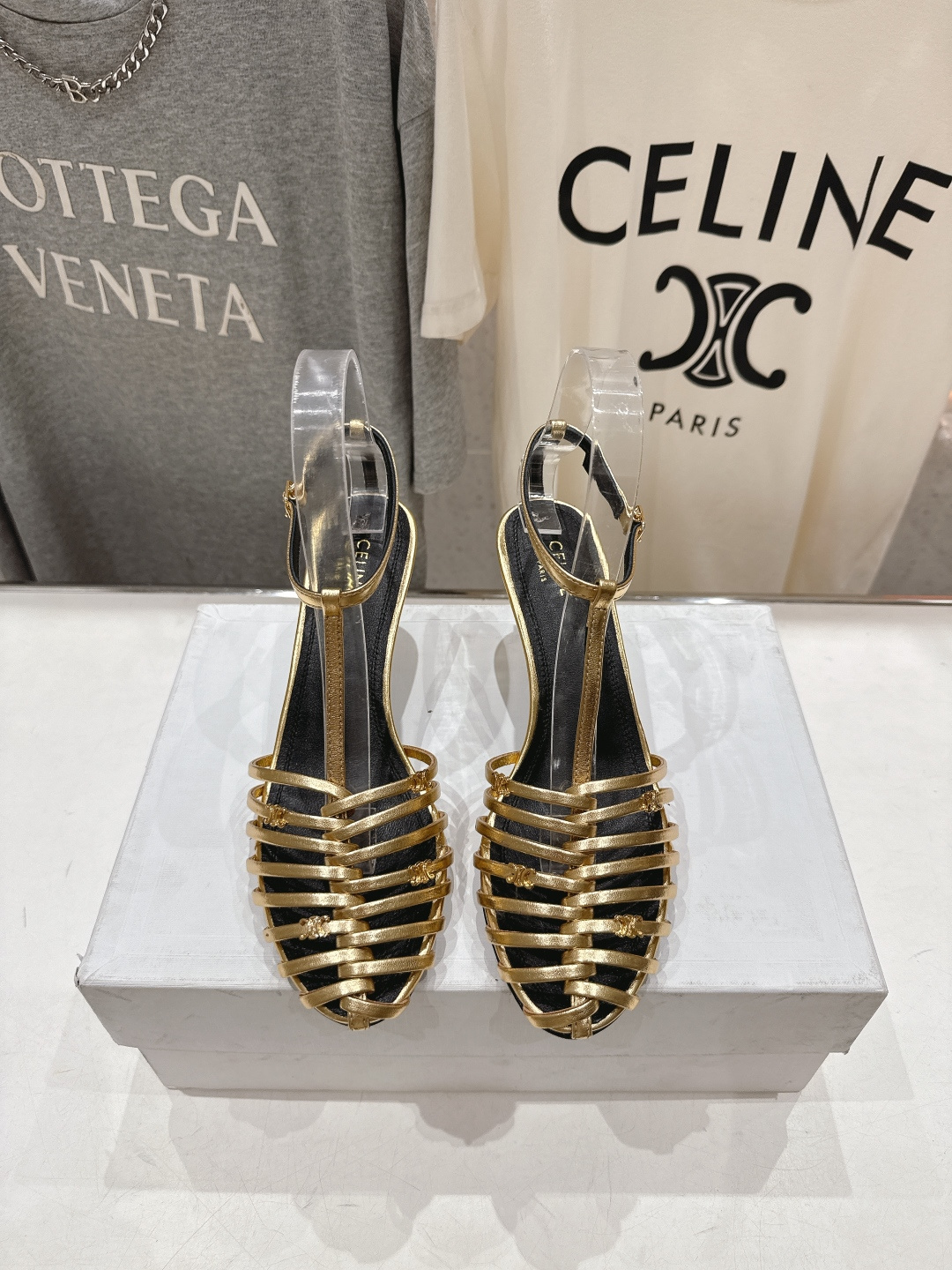 高版本出厂 Celine～赛琳F052 2026ss思琳夏季最新爆款复古风凯旋门高跟凉鞋 夏季搭配佳品，