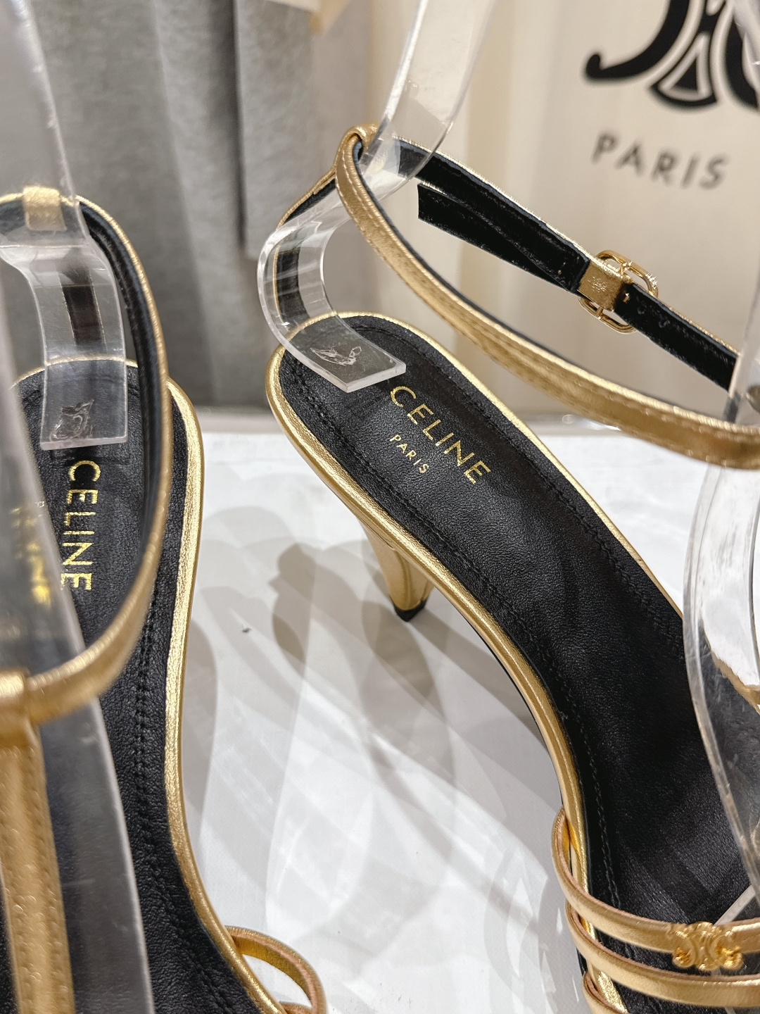 高版本出厂 Celine～赛琳F052 2026ss思琳夏季最新爆款复古风凯旋门高跟凉鞋 夏季搭配佳品，