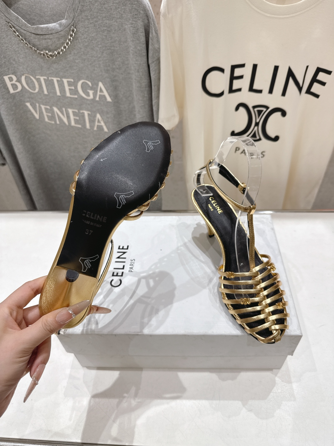 高版本出厂 Celine～赛琳F052 2026ss思琳夏季最新爆款复古风凯旋门高跟凉鞋 夏季搭配佳品，