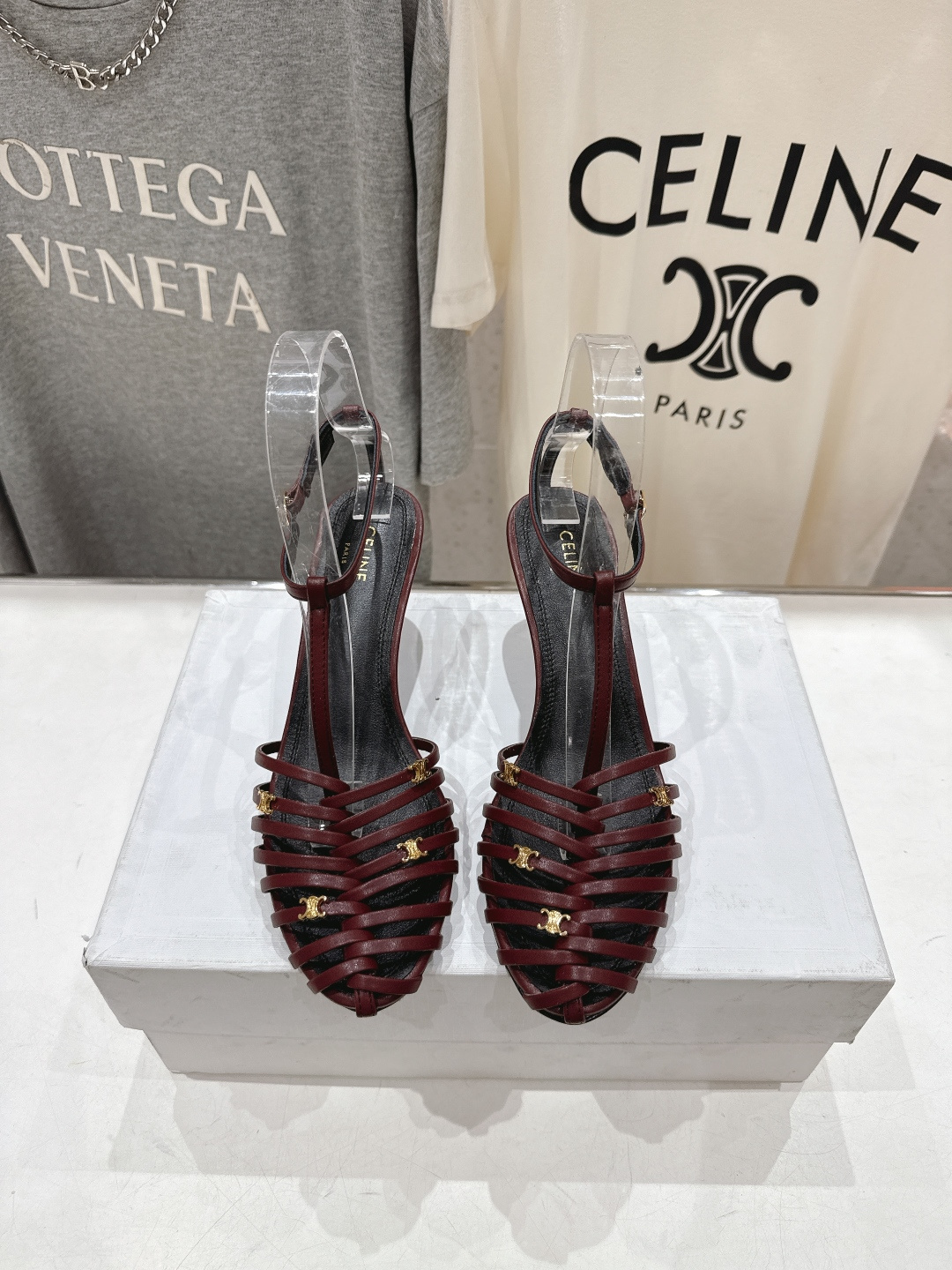 高版本出厂 Celine～赛琳F052 2026ss思琳夏季最新爆款复古风凯旋门高跟凉鞋 夏季搭配佳品，