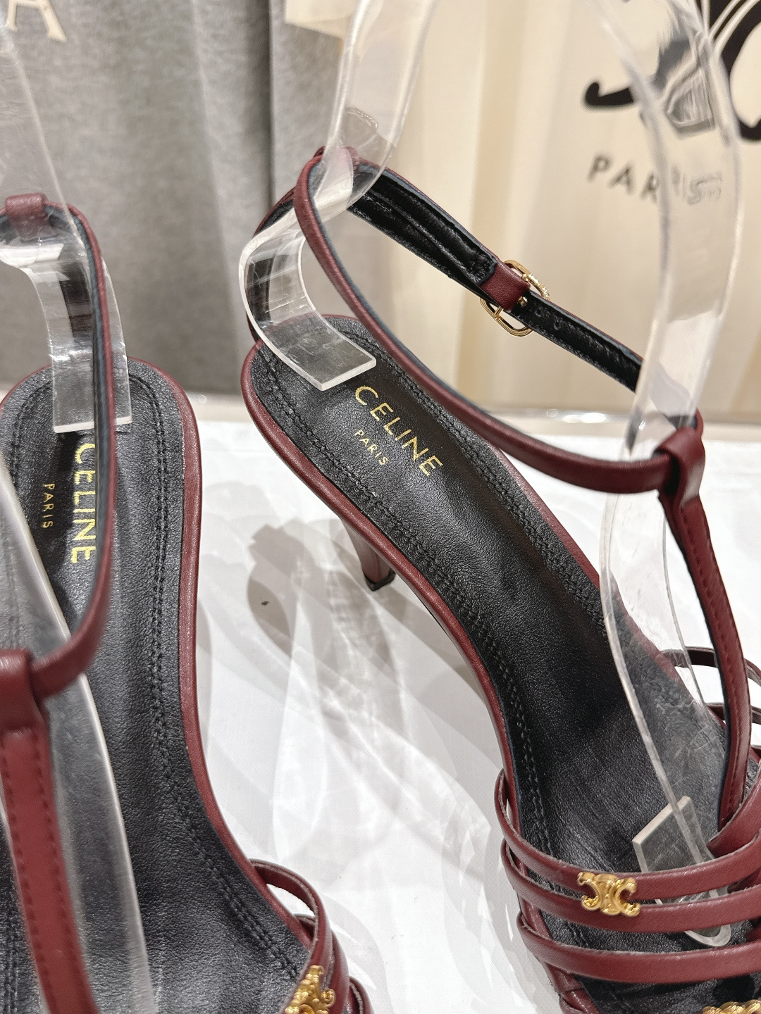高版本出厂 Celine～赛琳F052 2026ss思琳夏季最新爆款复古风凯旋门高跟凉鞋 夏季搭配佳品，