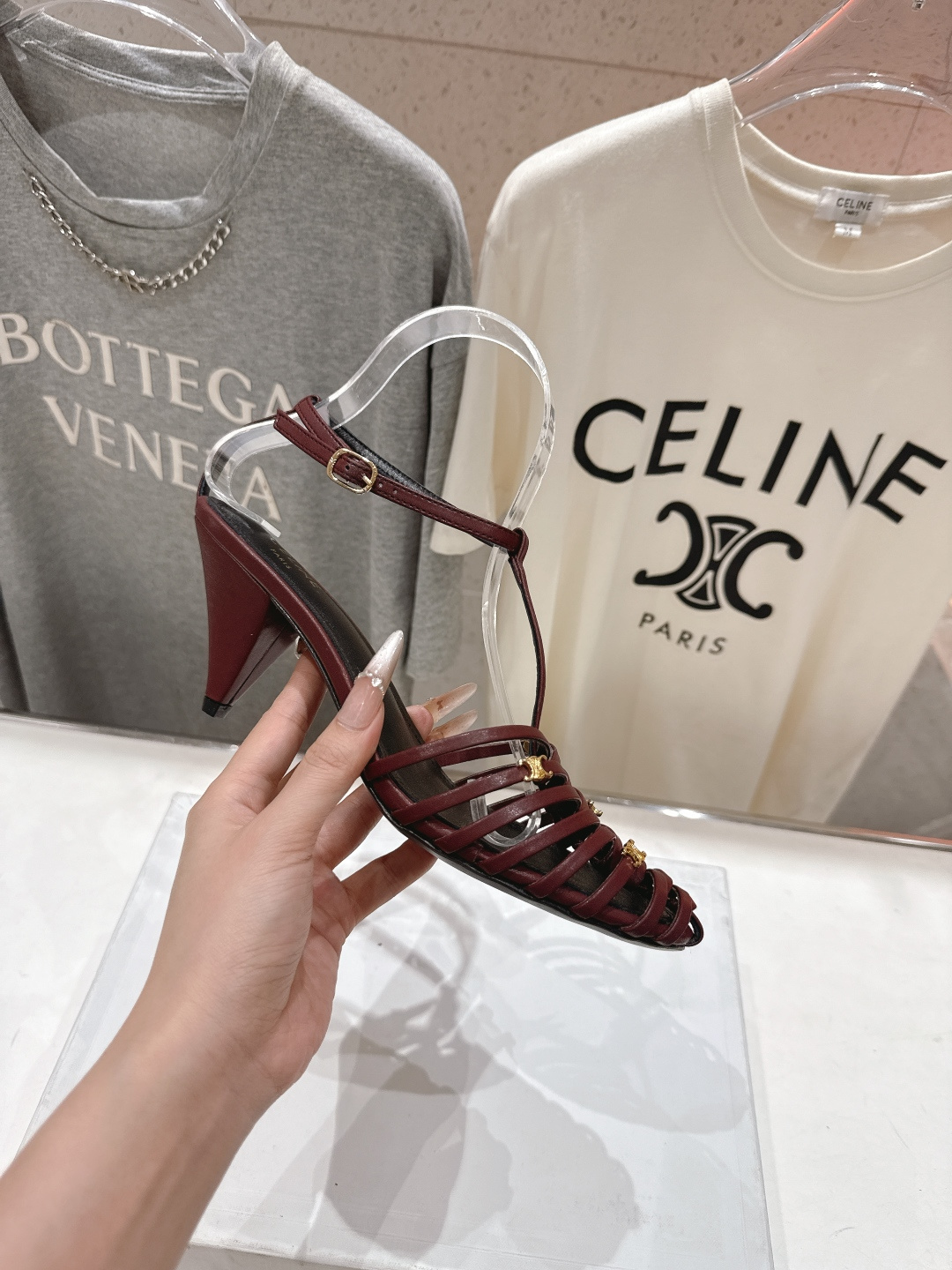 高版本出厂 Celine～赛琳F052 2026ss思琳夏季最新爆款复古风凯旋门高跟凉鞋 夏季搭配佳品，