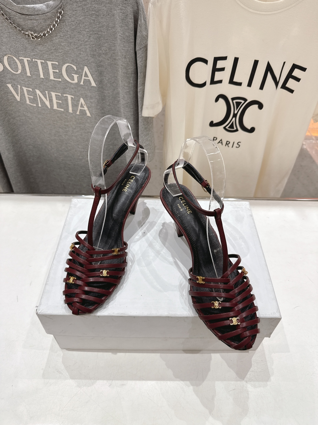 高版本出厂 Celine～赛琳F052 2026ss思琳夏季最新爆款复古风凯旋门高跟凉鞋 夏季搭配佳品，