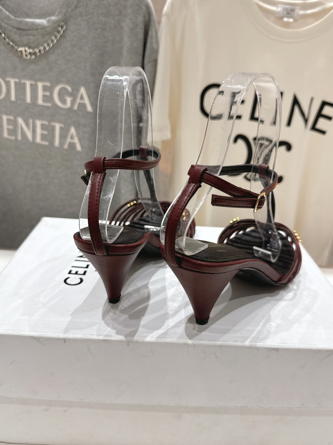 高版本出厂 Celine～赛琳F052 2026ss思琳夏季最新爆款复古风凯旋门高跟凉鞋 夏季搭配佳品，