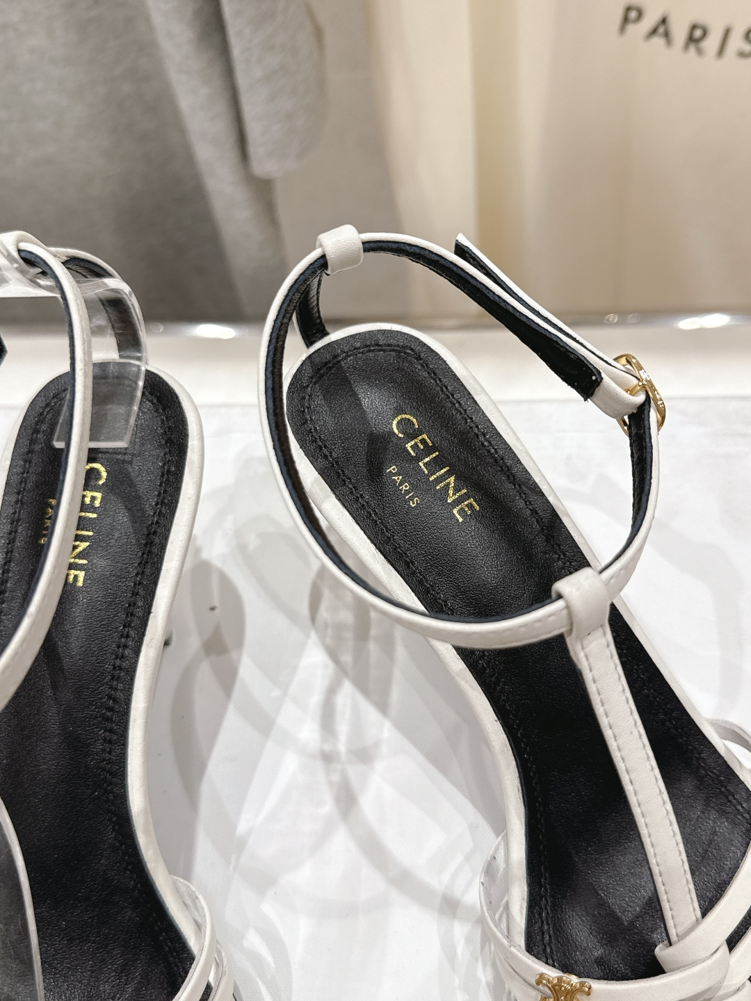 高版本出厂 Celine～赛琳F052 2026ss思琳夏季最新爆款复古风凯旋门高跟凉鞋 夏季搭配佳品，