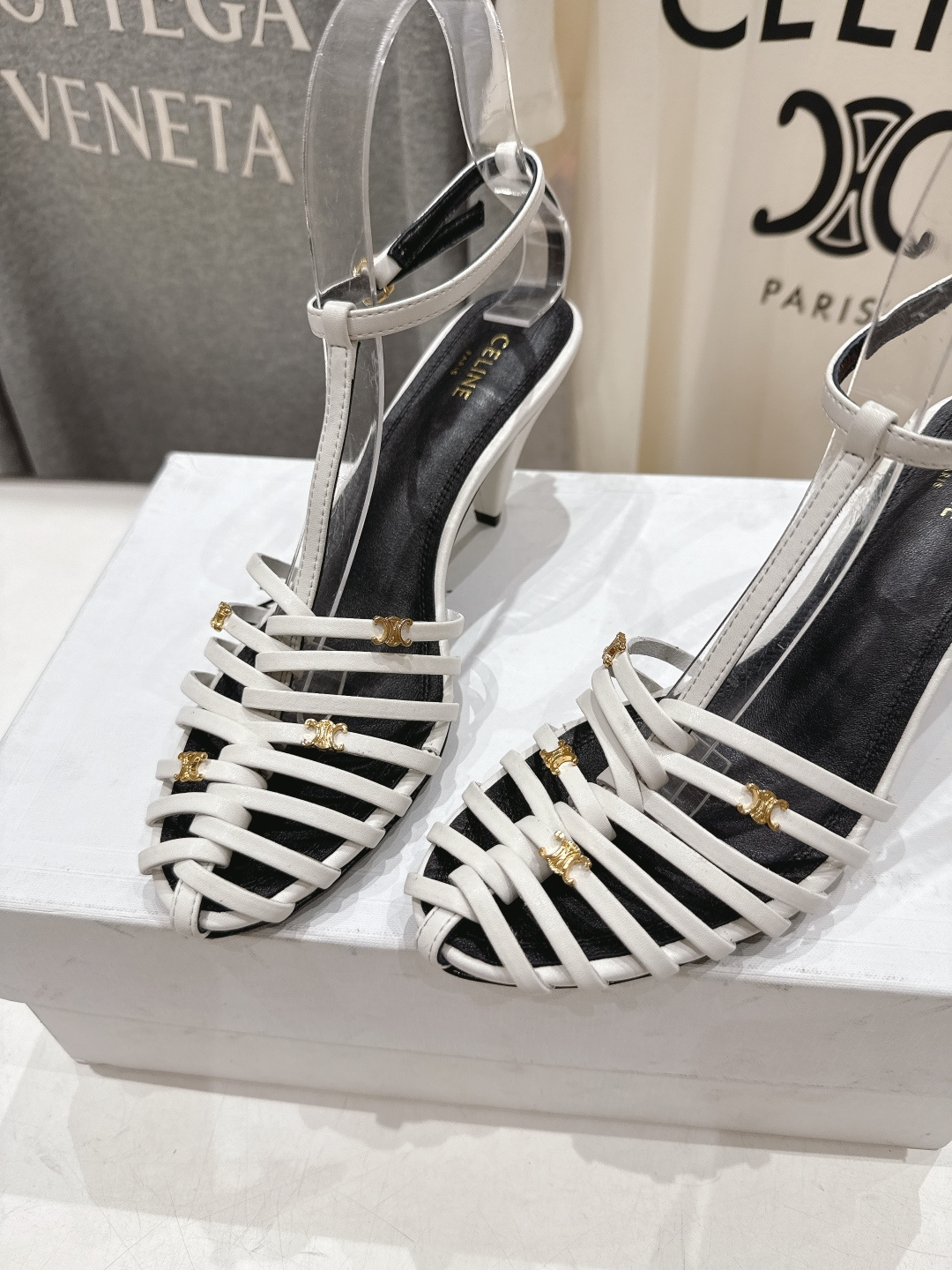 高版本出厂 Celine～赛琳F052 2026ss思琳夏季最新爆款复古风凯旋门高跟凉鞋 夏季搭配佳品，