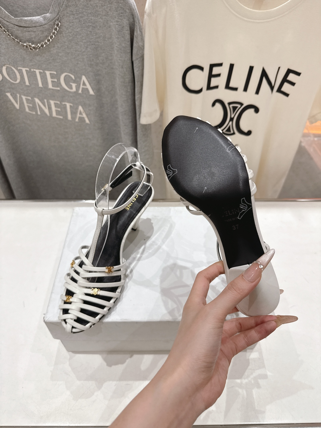 高版本出厂 Celine～赛琳F052 2026ss思琳夏季最新爆款复古风凯旋门高跟凉鞋 夏季搭配佳品，