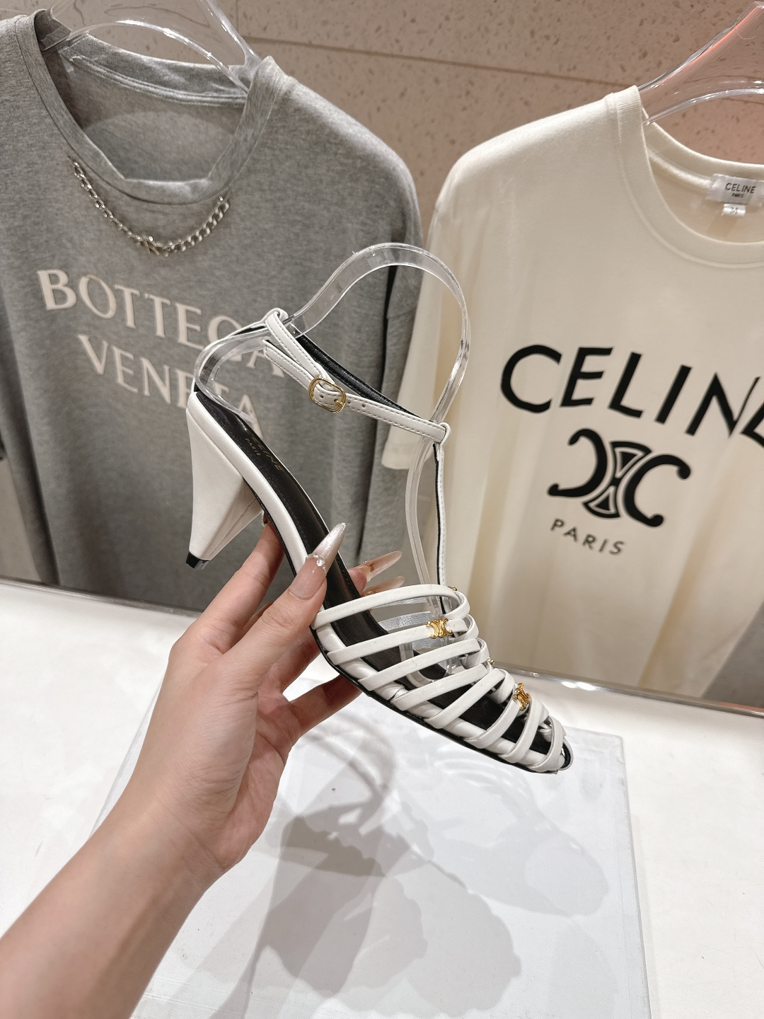 高版本出厂 Celine～赛琳F052 2026ss思琳夏季最新爆款复古风凯旋门高跟凉鞋 夏季搭配佳品，