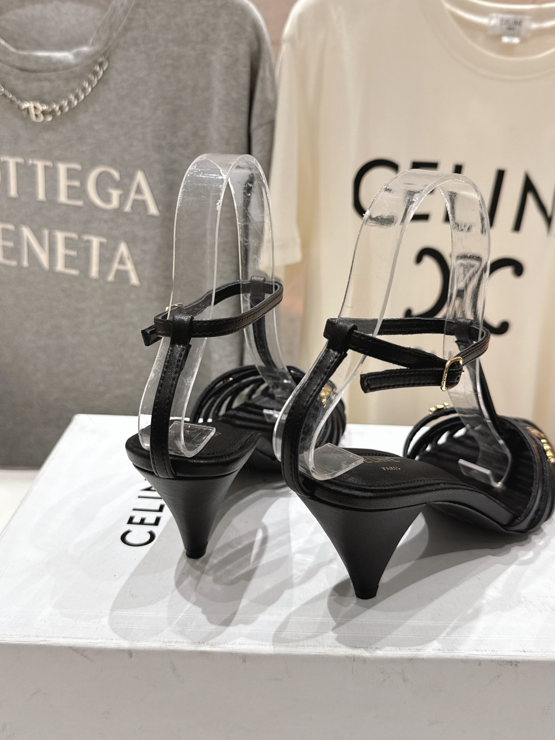 高版本出厂 Celine～赛琳F052 2026ss思琳夏季最新爆款复古风凯旋门高跟凉鞋 夏季搭配佳品，