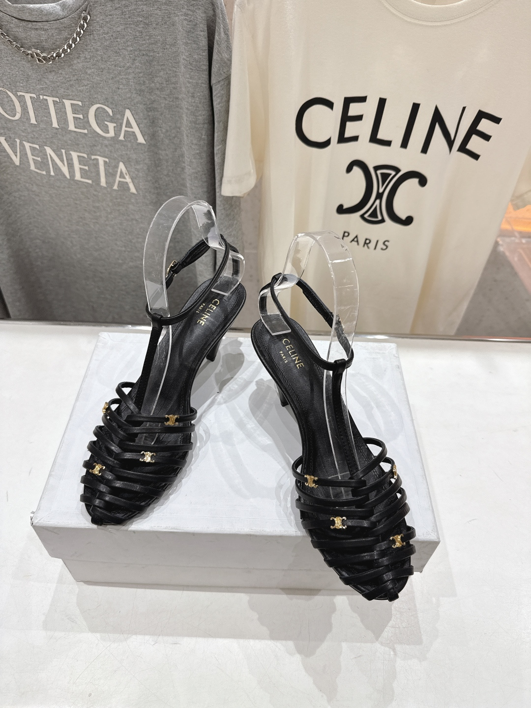 高版本出厂 Celine～赛琳F052 2026ss思琳夏季最新爆款复古风凯旋门高跟凉鞋 夏季搭配佳品，