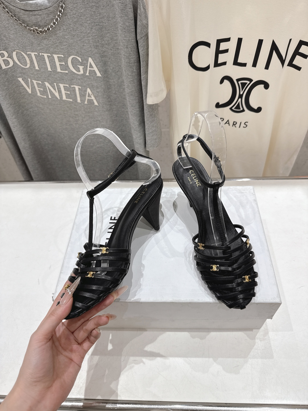 高版本出厂 Celine～赛琳F052 2026ss思琳夏季最新爆款复古风凯旋门高跟凉鞋 夏季搭配佳品，