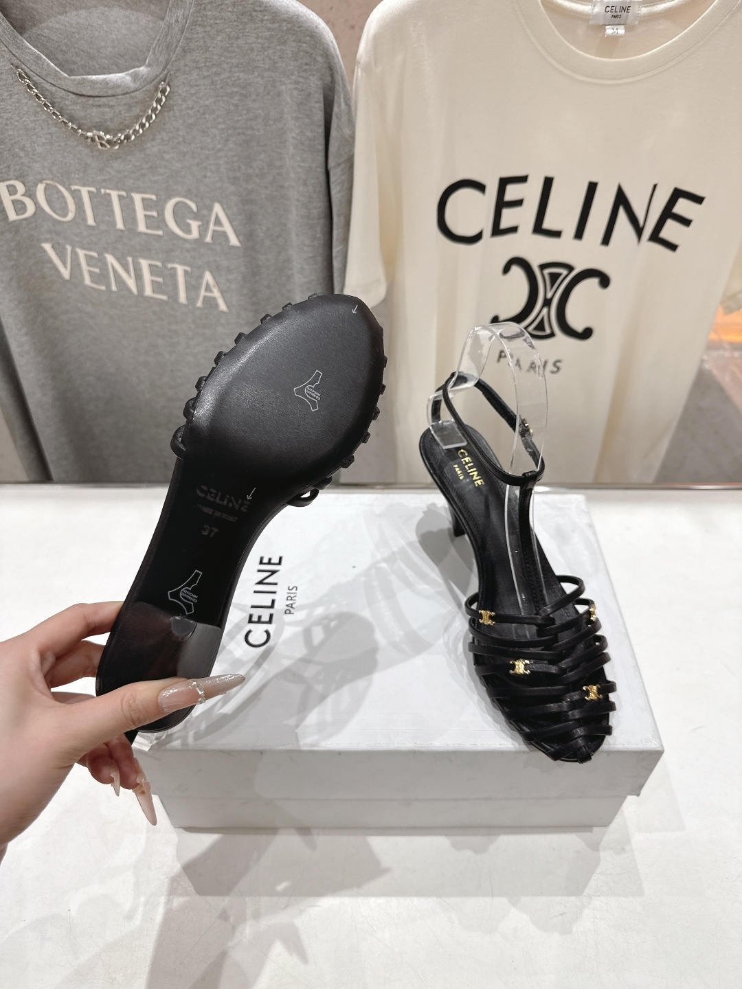 高版本出厂 Celine～赛琳F052 2026ss思琳夏季最新爆款复古风凯旋门高跟凉鞋 夏季搭配佳品，