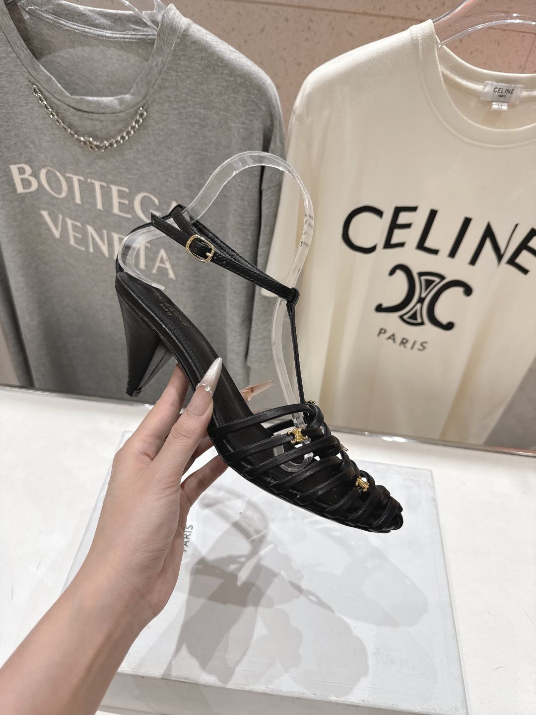 高版本出厂 Celine～赛琳F052 2026ss思琳夏季最新爆款复古风凯旋门高跟凉鞋 夏季搭配佳品，