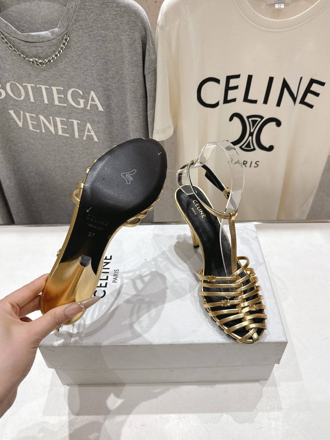 高版本出厂 Celine～赛琳F052 2026ss思琳夏季最新爆款复古风凯旋门高跟凉鞋 夏季搭配佳品，