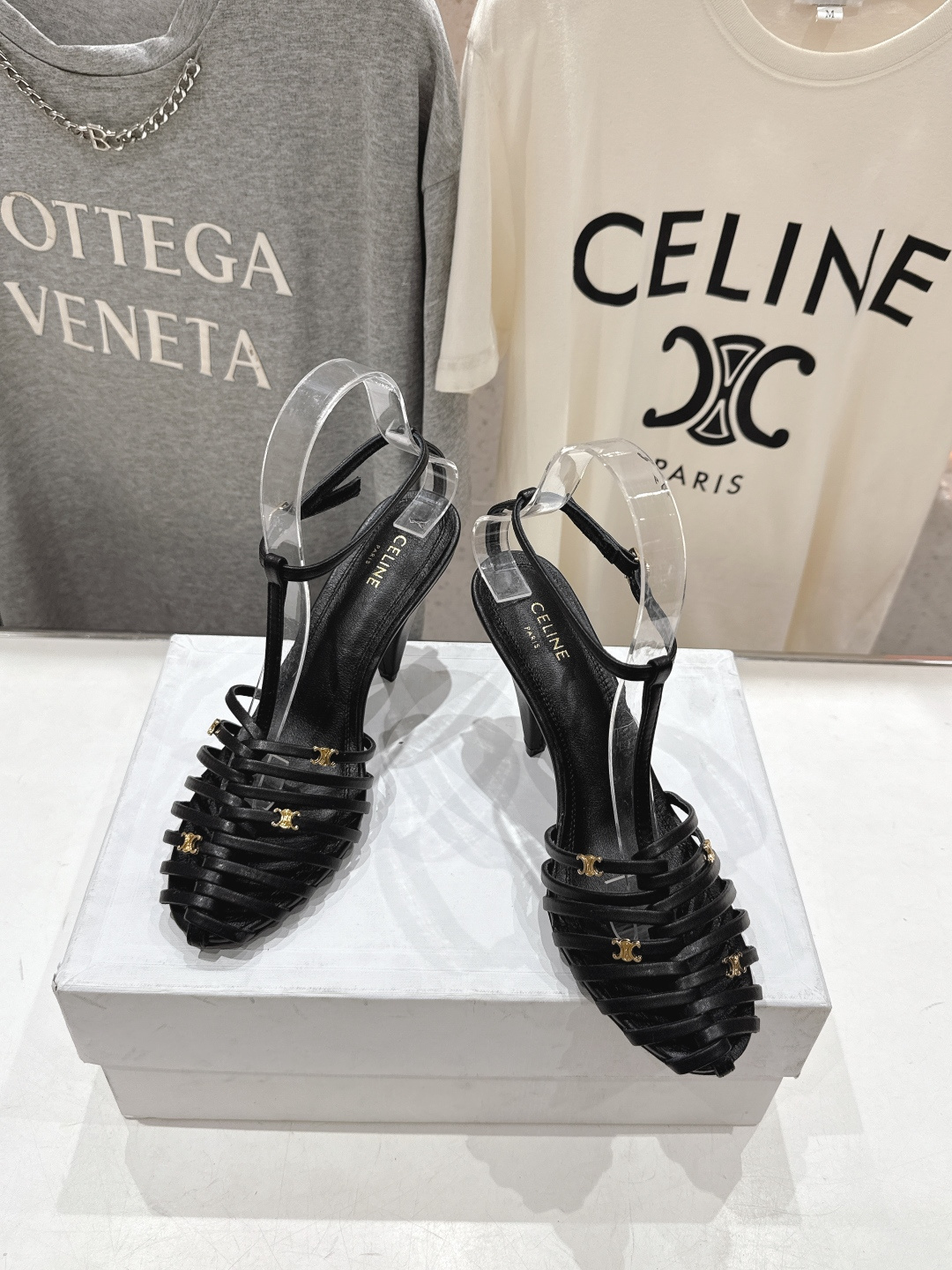 高版本出厂 Celine～赛琳F052 2026ss思琳夏季最新爆款复古风凯旋门高跟凉鞋 夏季搭配佳品，