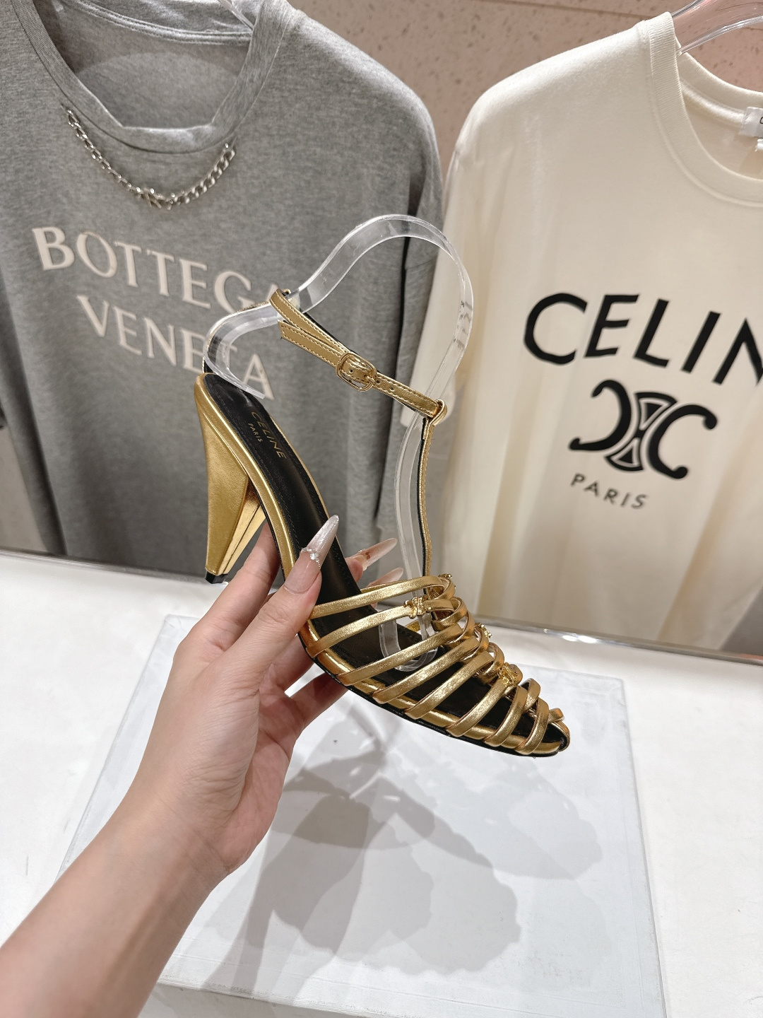 高版本出厂 Celine～赛琳F052 2026ss思琳夏季最新爆款复古风凯旋门高跟凉鞋 夏季搭配佳品，