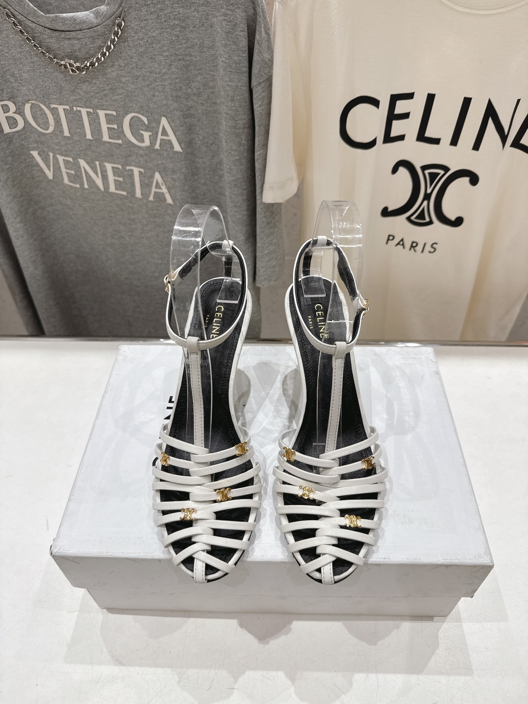 高版本出厂 Celine～赛琳F052 2026ss思琳夏季最新爆款复古风凯旋门高跟凉鞋 夏季搭配佳品，