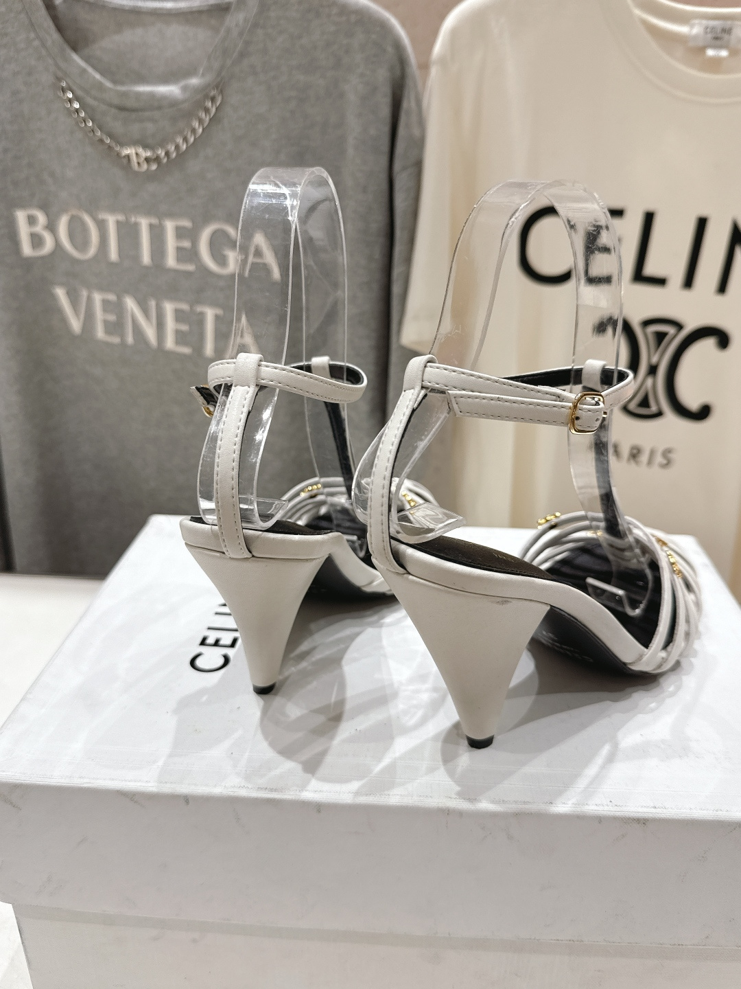 高版本出厂 Celine～赛琳F052 2026ss思琳夏季最新爆款复古风凯旋门高跟凉鞋 夏季搭配佳品，