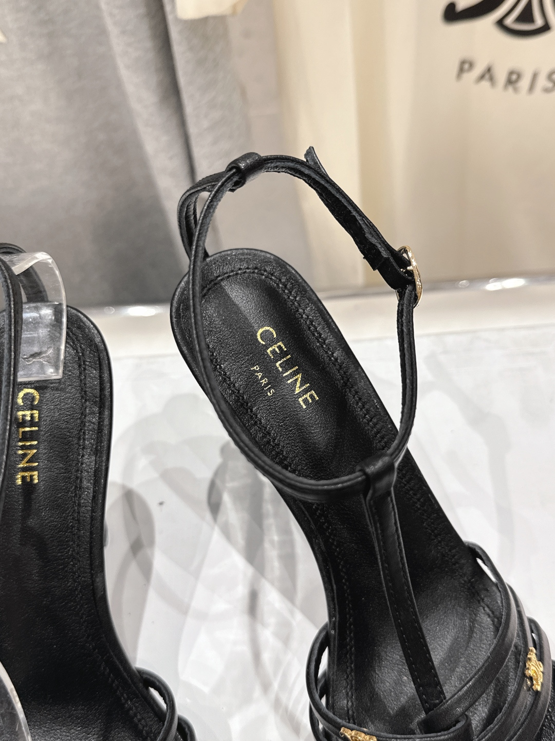 高版本出厂 Celine～赛琳F052 2026ss思琳夏季最新爆款复古风凯旋门高跟凉鞋 夏季搭配佳品，