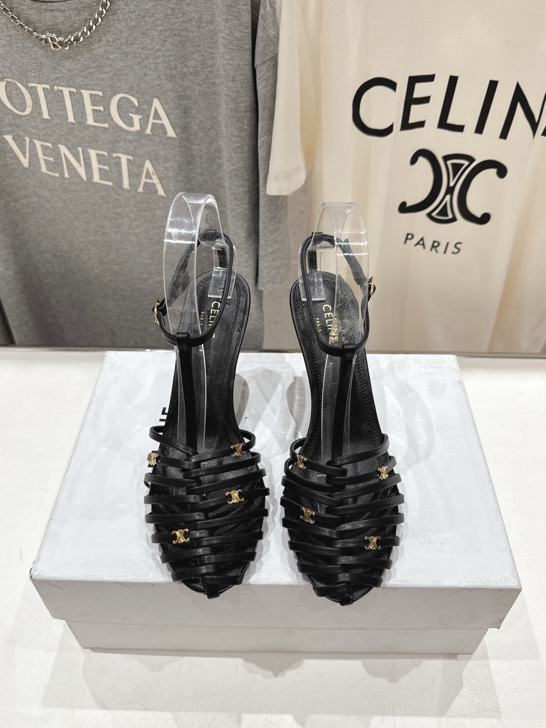 高版本出厂 Celine～赛琳F052 2026ss思琳夏季最新爆款复古风凯旋门高跟凉鞋 夏季搭配佳品，