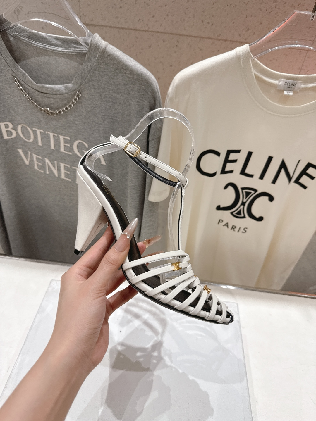 高版本出厂 Celine～赛琳F052 2026ss思琳夏季最新爆款复古风凯旋门高跟凉鞋 夏季搭配佳品，