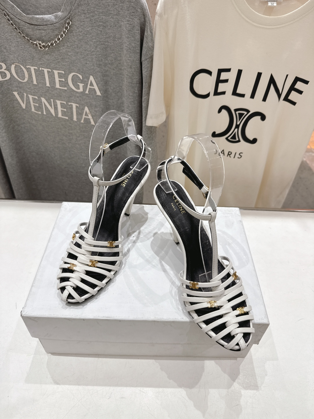 高版本出厂 Celine～赛琳F052 2026ss思琳夏季最新爆款复古风凯旋门高跟凉鞋 夏季搭配佳品，