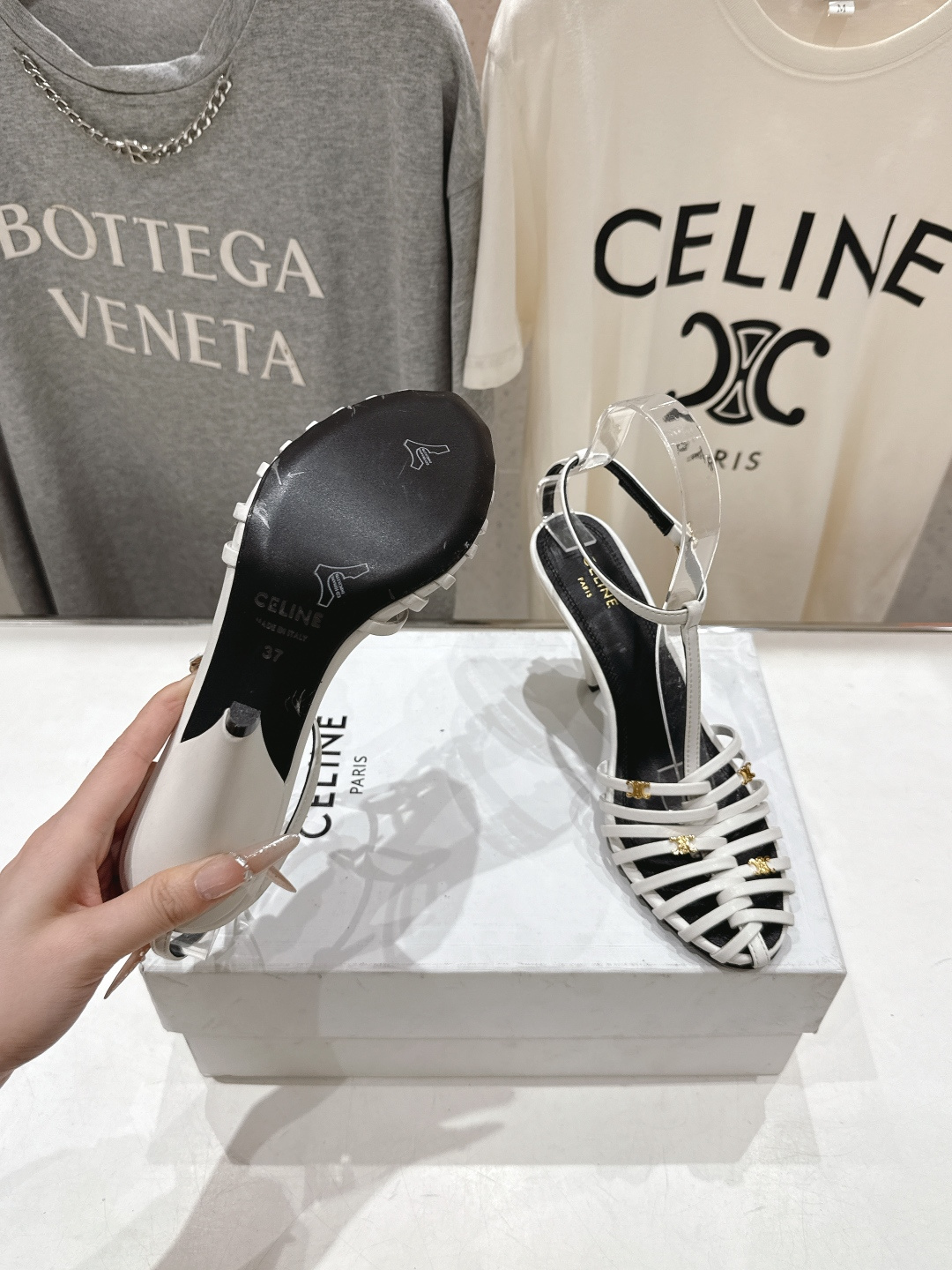 高版本出厂 Celine～赛琳F052 2026ss思琳夏季最新爆款复古风凯旋门高跟凉鞋 夏季搭配佳品，