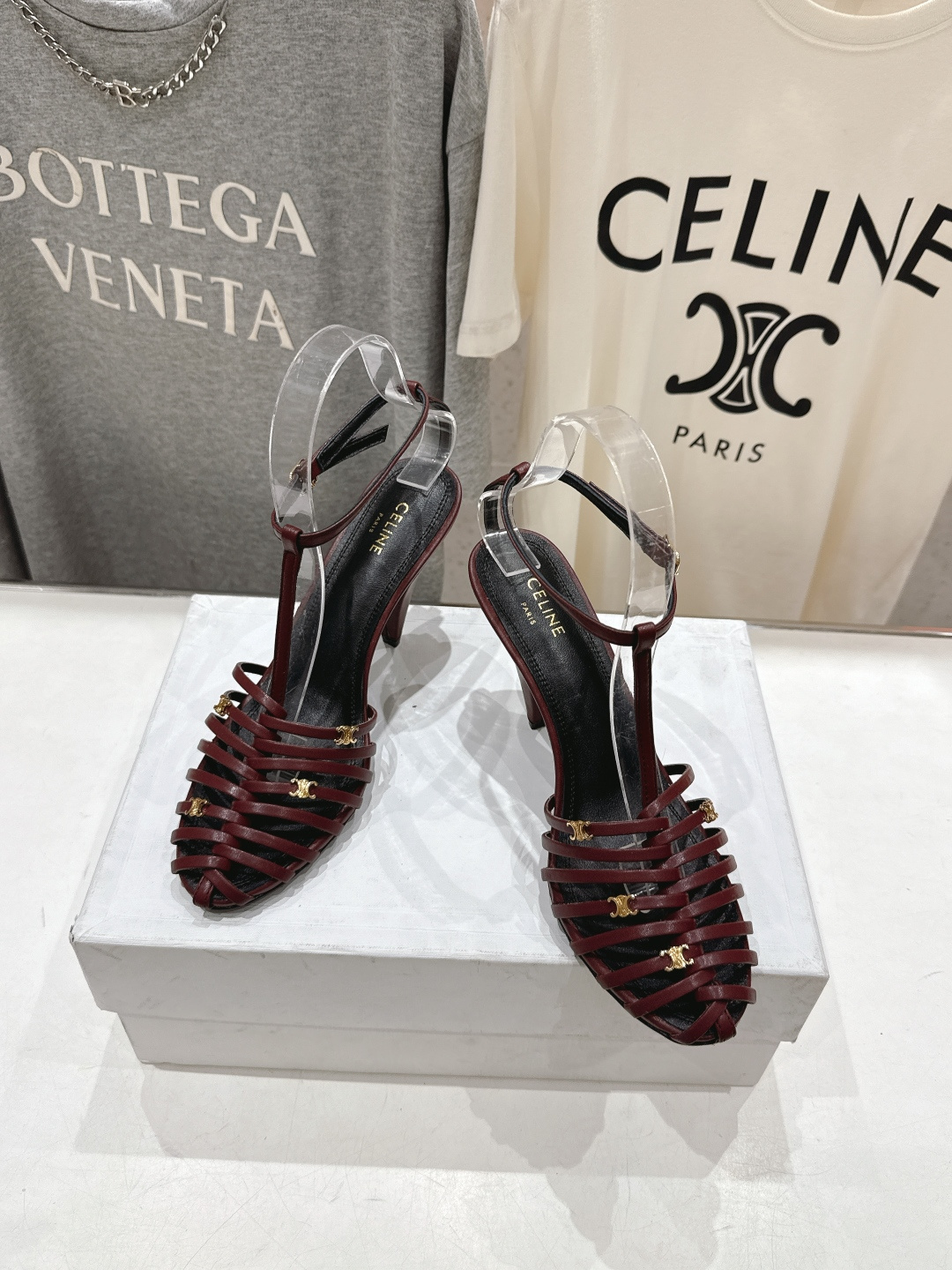 高版本出厂 Celine～赛琳F052 2026ss思琳夏季最新爆款复古风凯旋门高跟凉鞋 夏季搭配佳品，