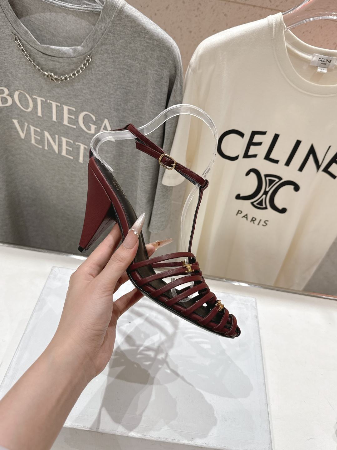 高版本出厂 Celine～赛琳F052 2026ss思琳夏季最新爆款复古风凯旋门高跟凉鞋 夏季搭配佳品，