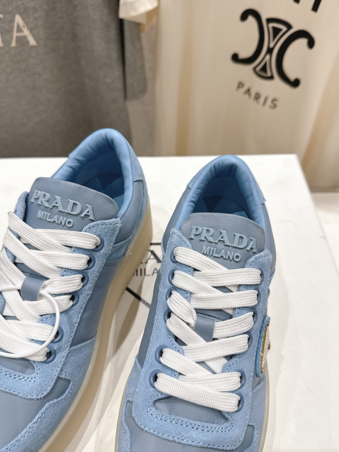 高版本出厂 prada/普拉达 F029 26ss新款系带厚底小白鞋休闲运动鞋这款运动鞋延续经久不衰的轮