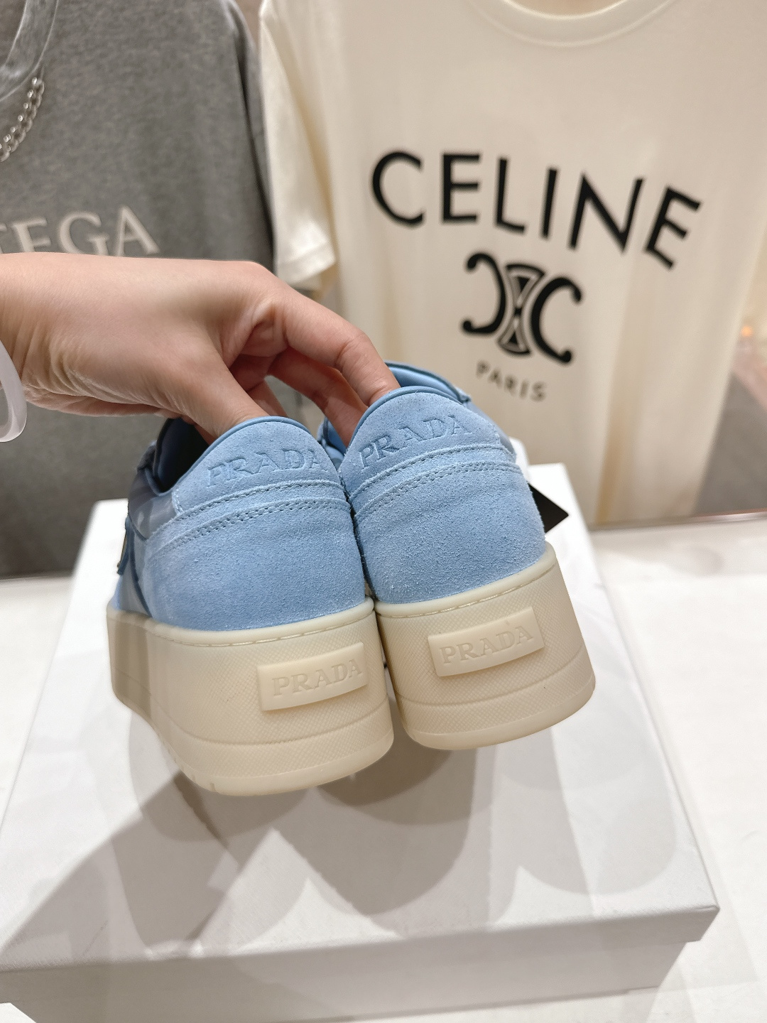 高版本出厂 prada/普拉达 F029 26ss新款系带厚底小白鞋休闲运动鞋这款运动鞋延续经久不衰的轮