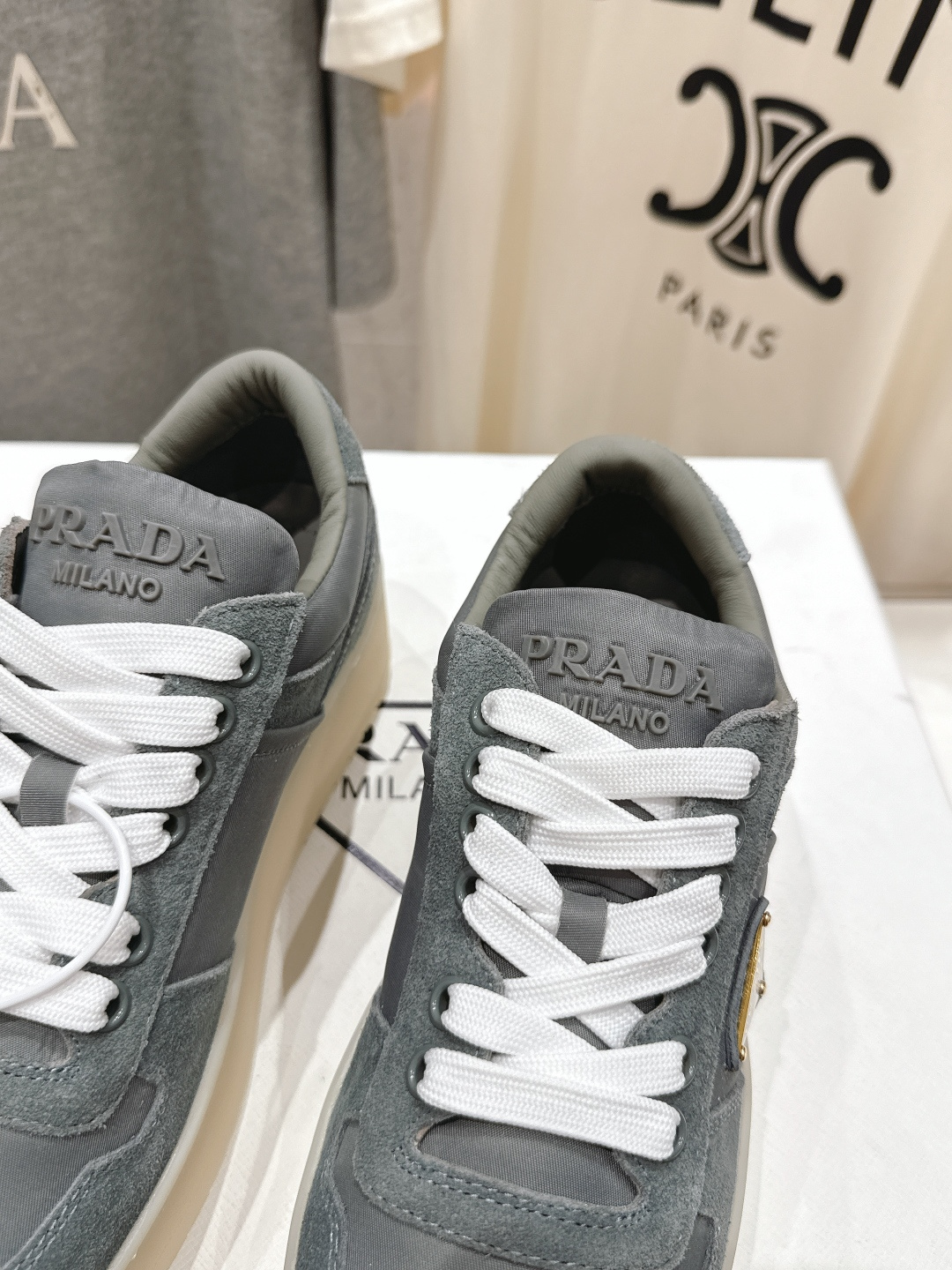 高版本出厂 prada/普拉达 F029 26ss新款系带厚底小白鞋休闲运动鞋这款运动鞋延续经久不衰的轮