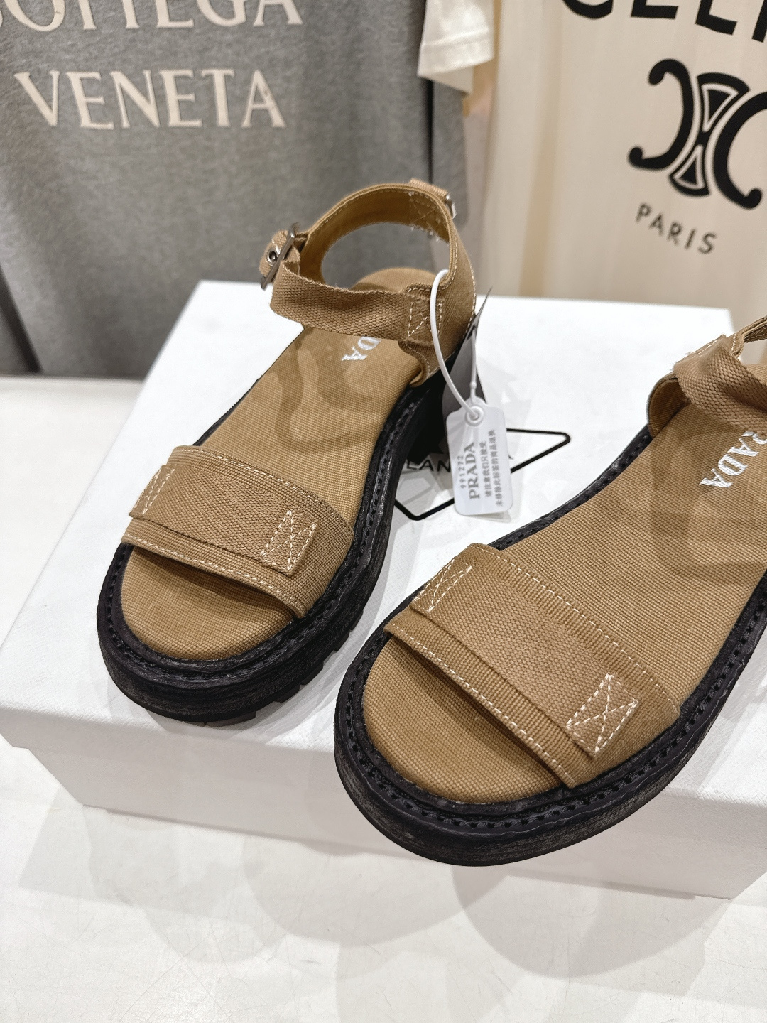 高版本出厂 Prada/普拉达F029 2026ss夏季新款复古风沙滩厚底凉鞋这个鞋型真的属于经典不会过