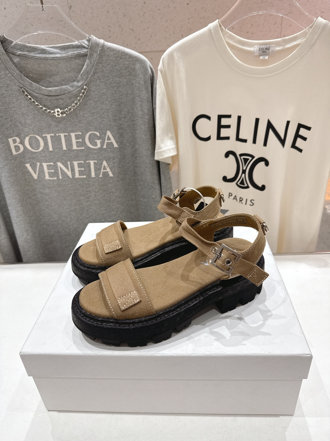 高版本出厂 Prada/普拉达F029 2026ss夏季新款复古风沙滩厚底凉鞋这个鞋型真的属于经典不会过