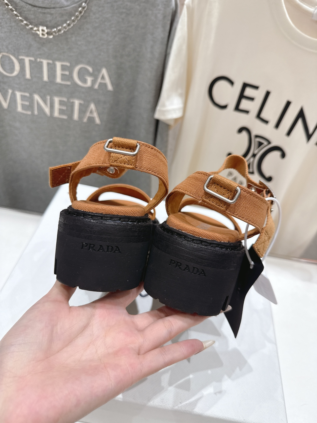 高版本出厂 Prada/普拉达F029 2026ss夏季新款复古风沙滩厚底凉鞋这个鞋型真的属于经典不会过