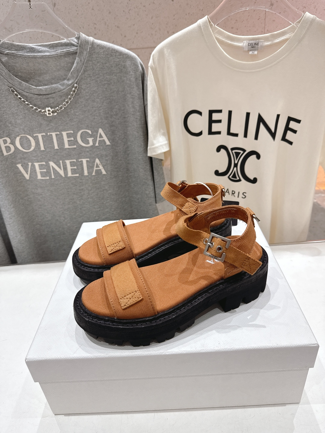 高版本出厂 Prada/普拉达F029 2026ss夏季新款复古风沙滩厚底凉鞋这个鞋型真的属于经典不会过