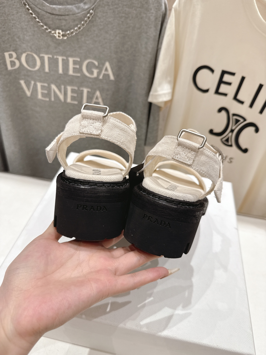 高版本出厂 Prada/普拉达F029 2026ss夏季新款复古风沙滩厚底凉鞋这个鞋型真的属于经典不会过