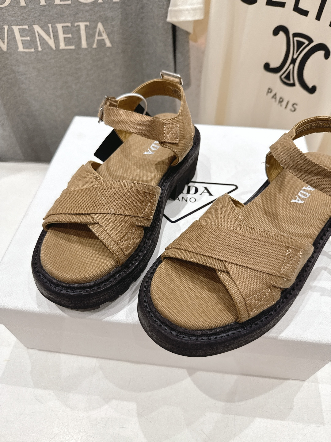 高版本出厂 Prada/普拉达F029 2026ss夏季新款复古风沙滩厚底凉鞋这个鞋型真的属于经典不会过