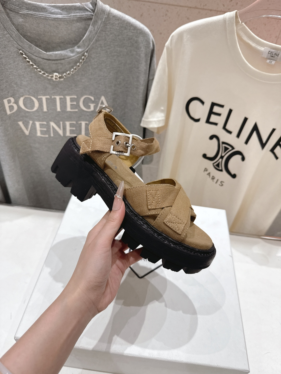 高版本出厂 Prada/普拉达F029 2026ss夏季新款复古风沙滩厚底凉鞋这个鞋型真的属于经典不会过