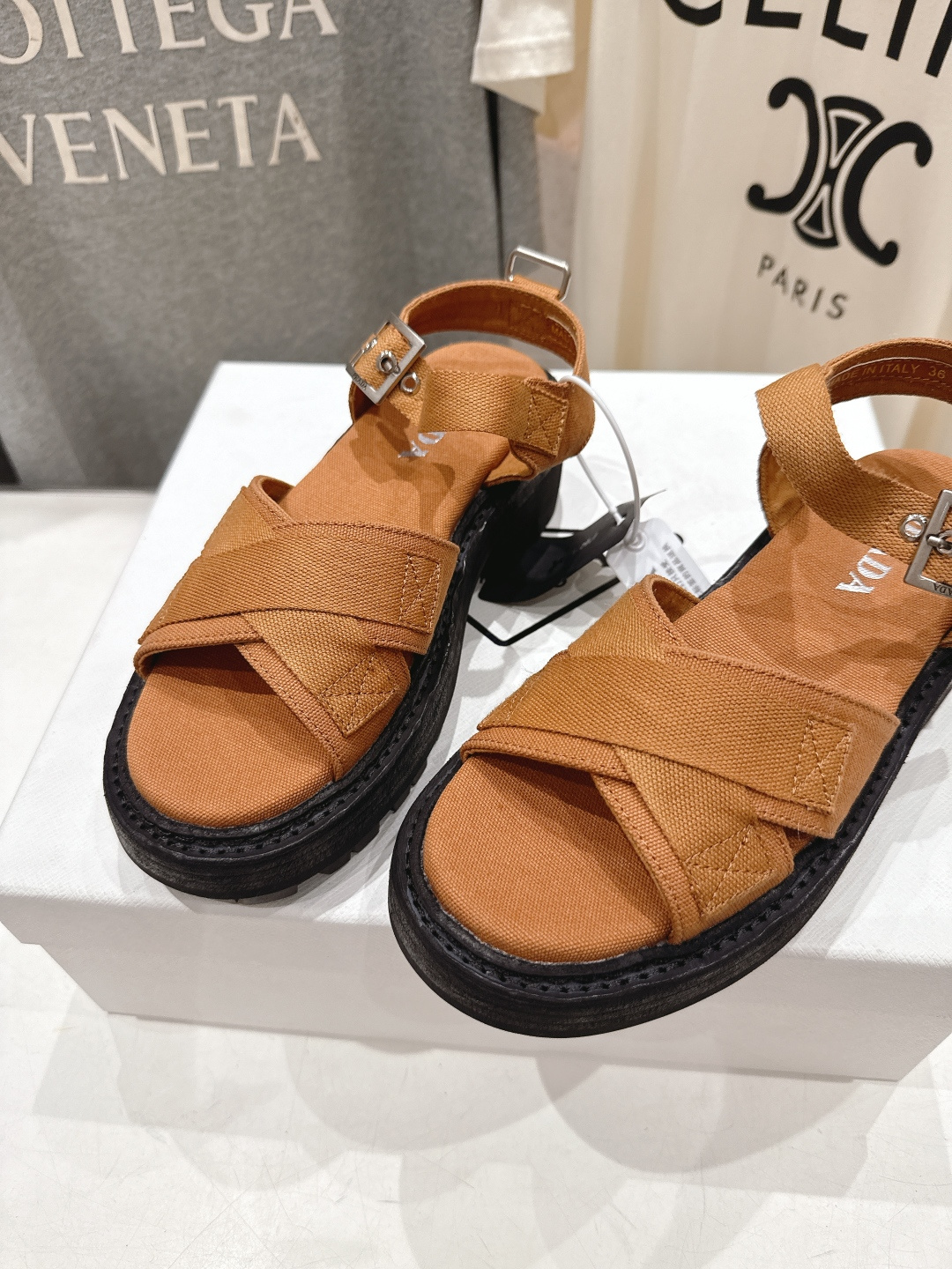 高版本出厂 Prada/普拉达F029 2026ss夏季新款复古风沙滩厚底凉鞋这个鞋型真的属于经典不会过