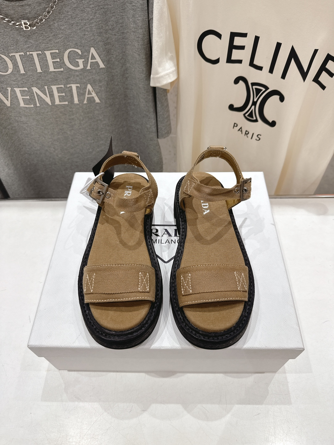 高版本出厂 Prada/普拉达F029 2026ss夏季新款复古风沙滩厚底凉鞋这个鞋型真的属于经典不会过