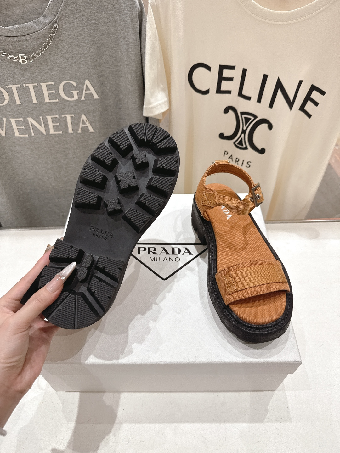 高版本出厂 Prada/普拉达F029 2026ss夏季新款复古风沙滩厚底凉鞋这个鞋型真的属于经典不会过